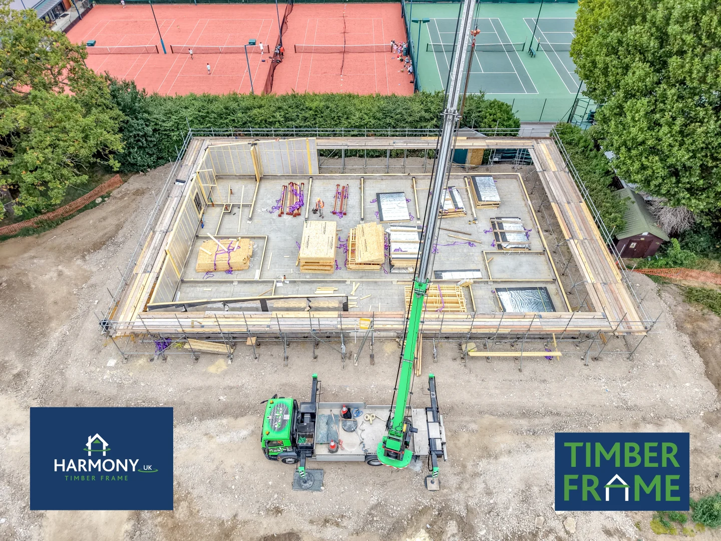 Timber Frame installation is now underway at one of our latest projects, an Indoor Golf Centre in South London. ⛳️